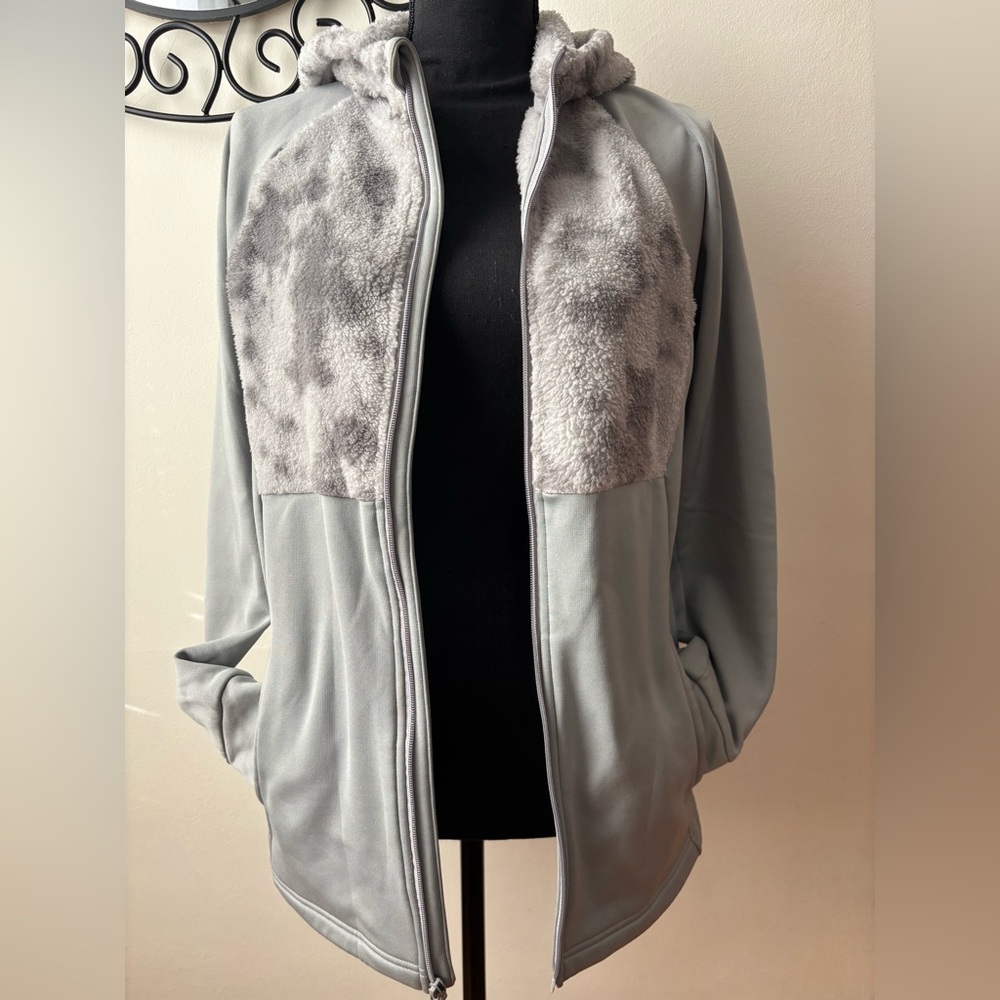 Cozy Gray Fleece-Lined Hoodie All in Motion Size XL
EUC